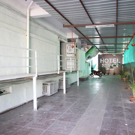 Hotel Seven 阿穆达巴 外观 照片