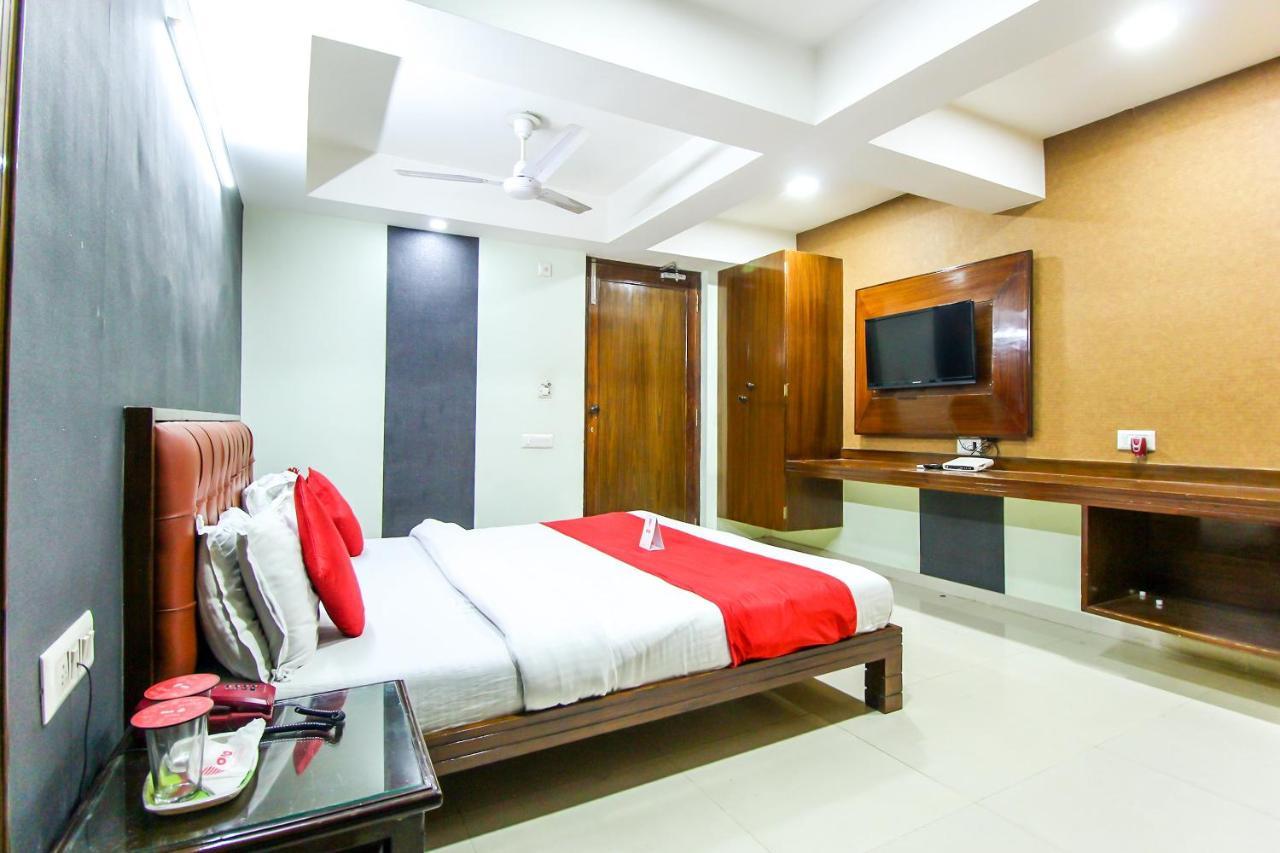 Hotel Seven 阿穆达巴 外观 照片