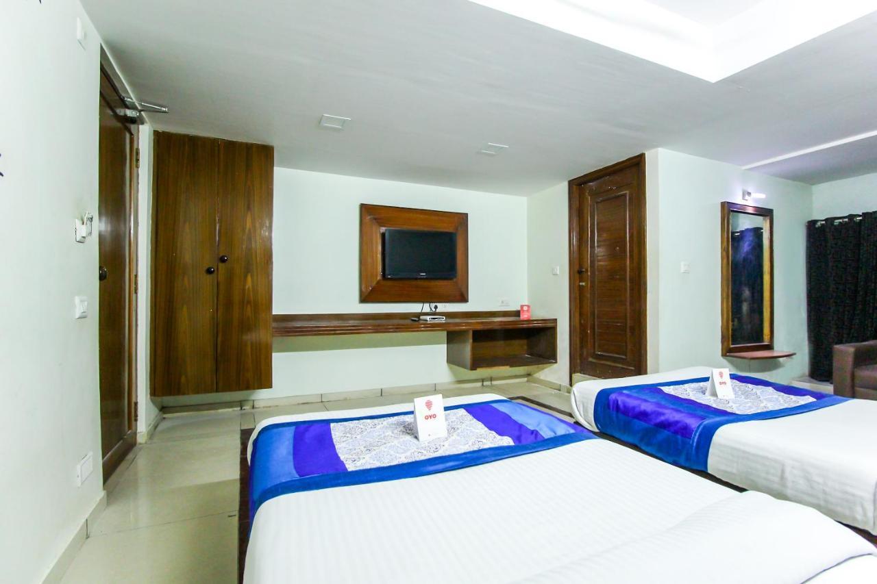 Hotel Seven 阿穆达巴 外观 照片