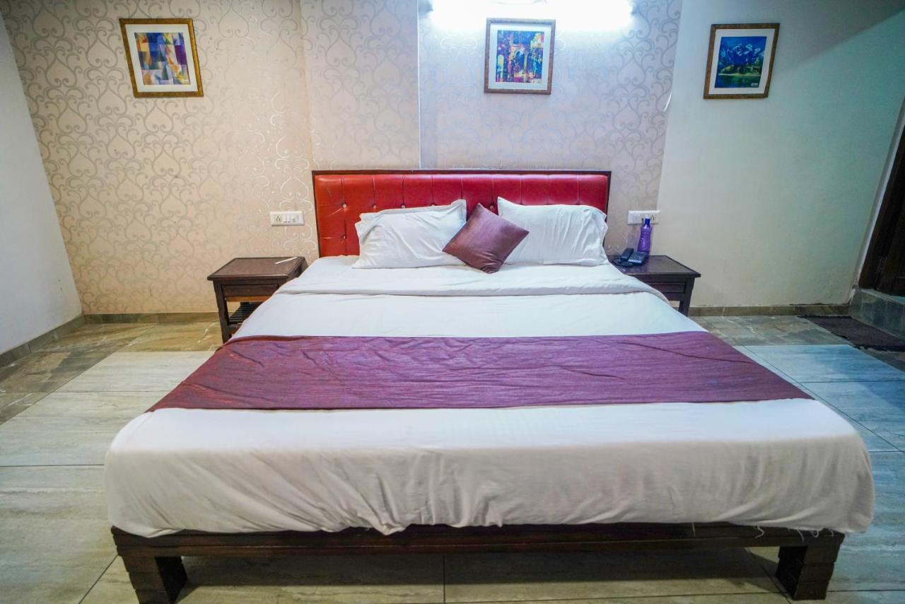 Hotel Seven 阿穆达巴 外观 照片