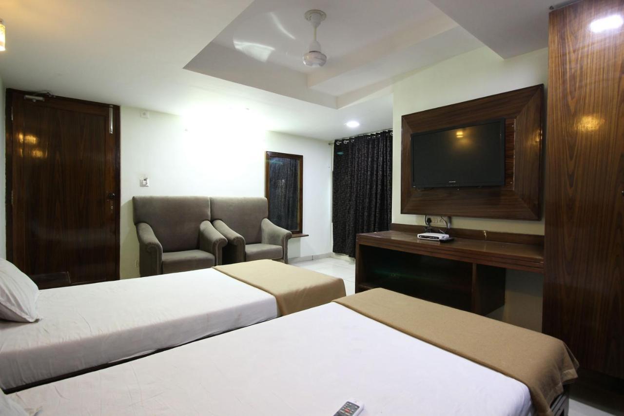 Hotel Seven 阿穆达巴 外观 照片