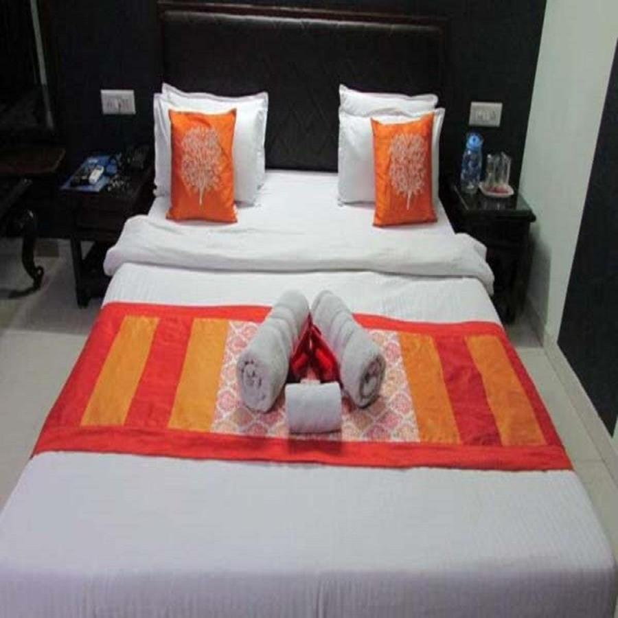 Hotel Seven 阿穆达巴 外观 照片